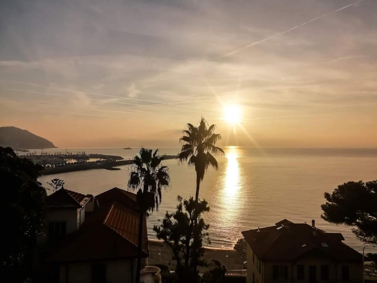 Apartamento The Shell - New Interior Look But Same Old Charme 200Mt From The Sea With Garden And Parking Nearby Imperia Exterior foto